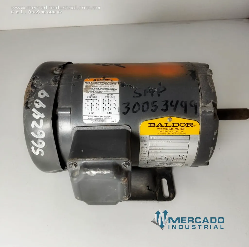 Motor eléctrico trifásico 1/3HP 4 polos 1725 RPM marca Baldor