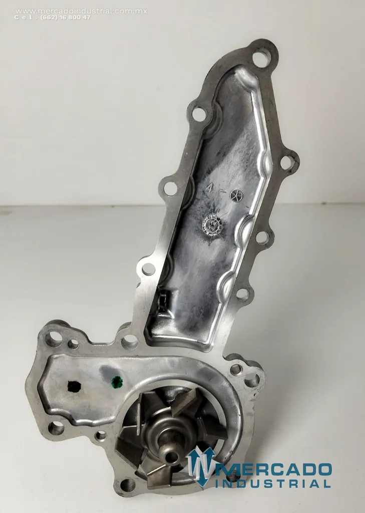 Bomba de agua parte 6685105 marca BOBCAT