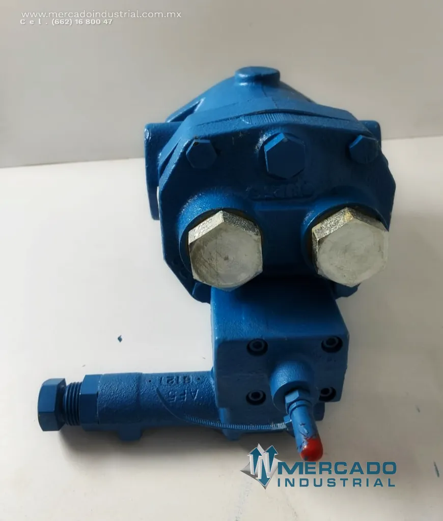 Bomba hidráulica de pistones axiales de caudal variable 3000 PSI 3000 RPM modelo PVQ13-A2R marca Eaton