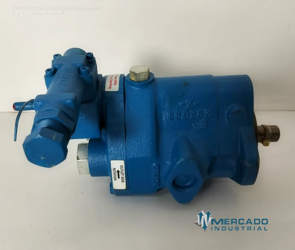 Bomba hidráulica de pistones axiales de caudal variable 3000 PSI 3000 RPM modelo PVQ13-A2R marca Eaton