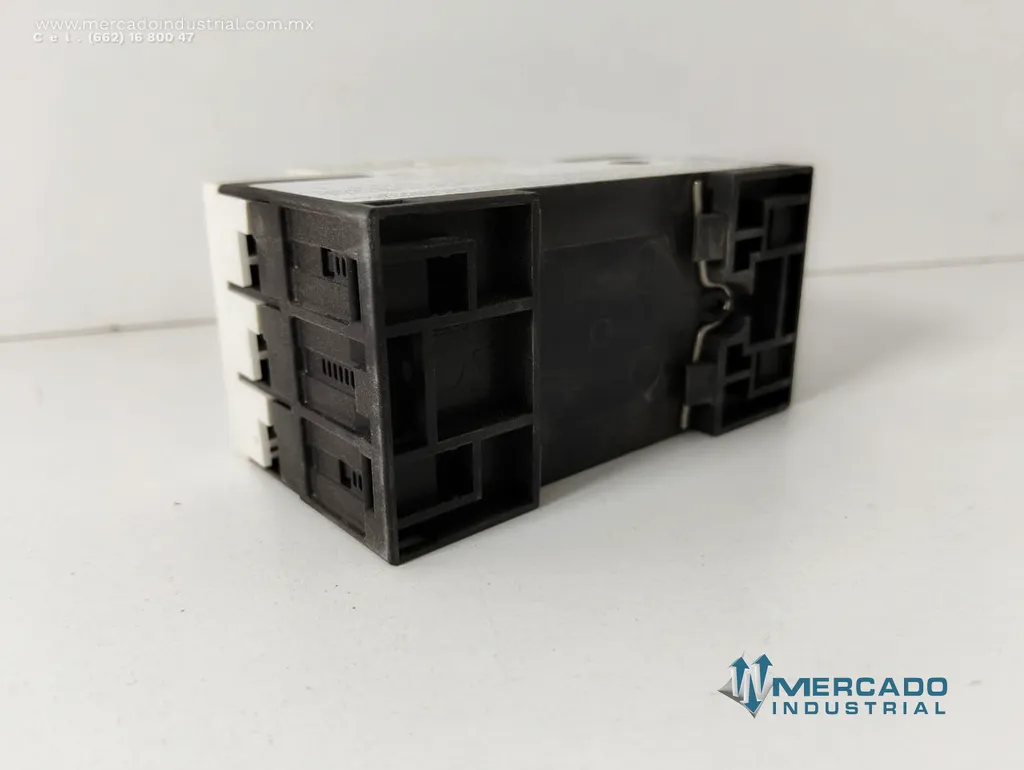 Interruptor guardamotor 0.5 AMP 690 VAC modelo 3RV1011-0FA10 marca Siemens