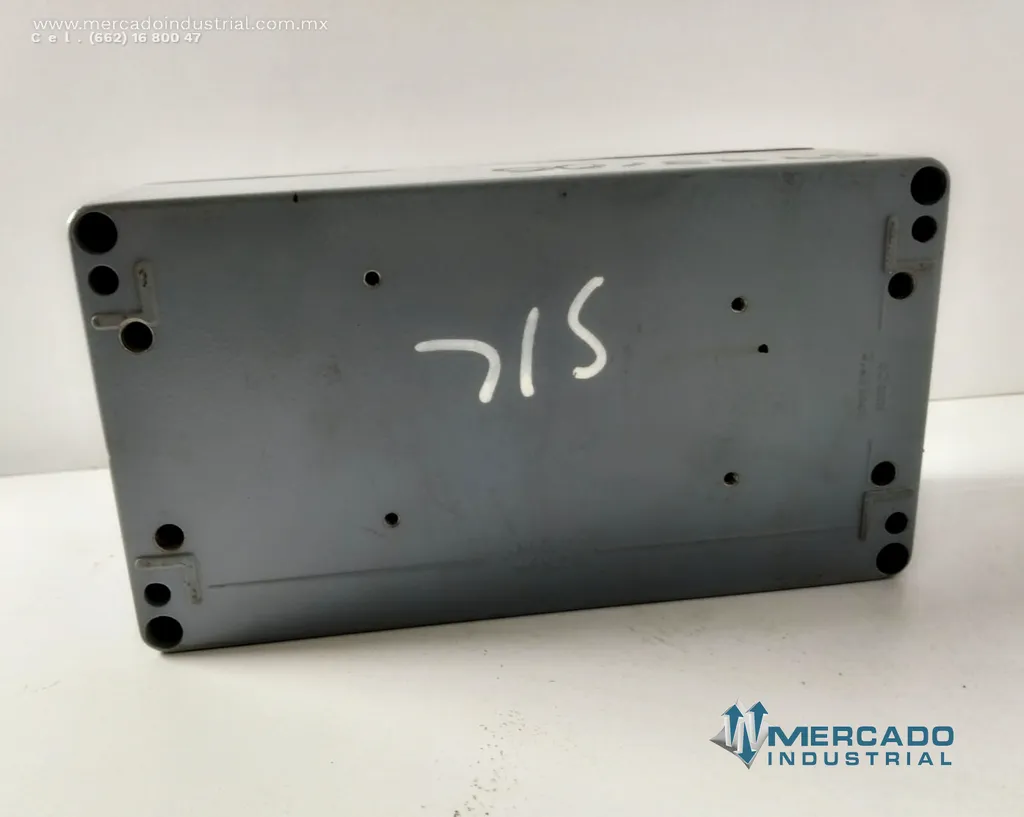 Caja de conexiones de uso industrial 8 1/2 x 4 1/2 x 3 1/4"