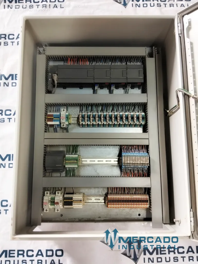 Gabinete de control eléctrico 24VDC modelo AE 1058500 marca Rittal