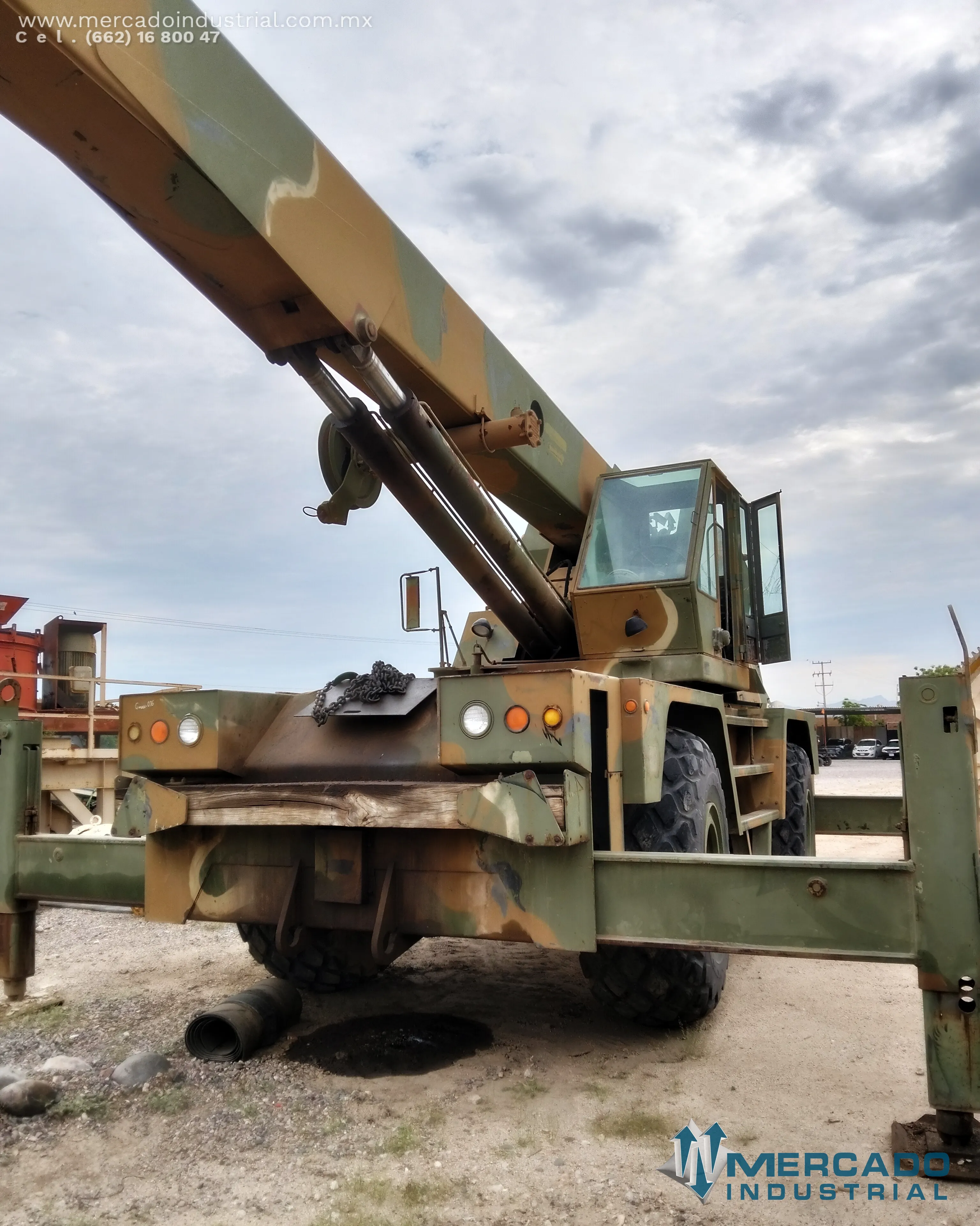 Grúa CRANE RT 30 TON modelo MC2500 marca DROTT