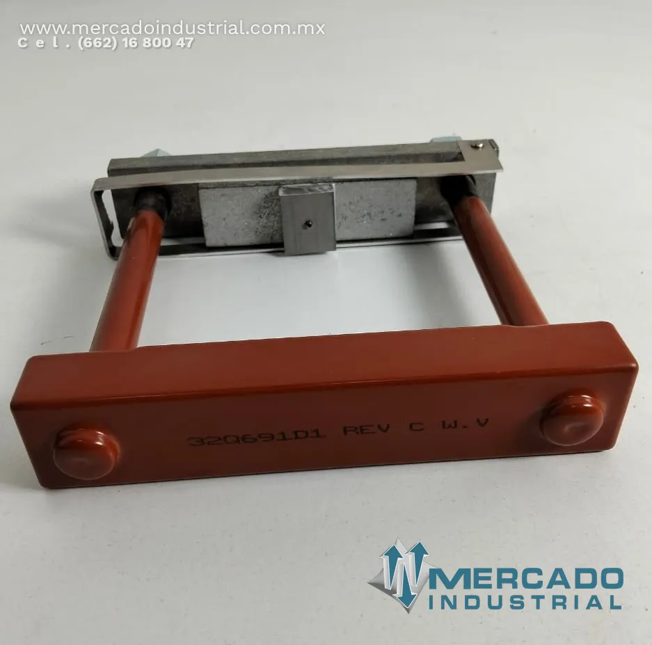 Sujetador de acero para montaje 8" x 7 1/2" parte 979E343-1