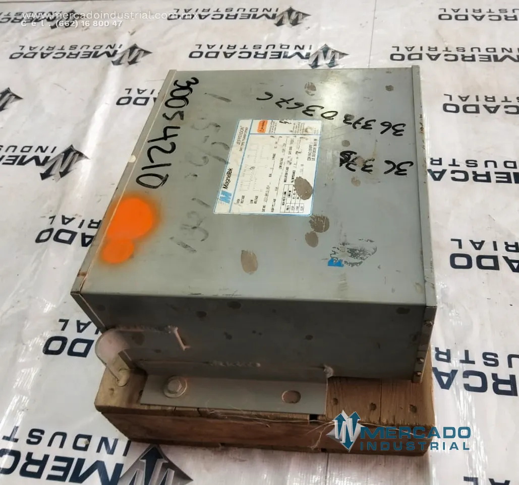 Transformador seco 6 KVA 460 V modelo N9603 marca MAGNETEK