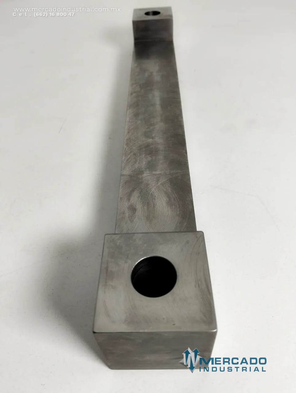 Placa metálica 17'' parte A002368-01 marca CAT