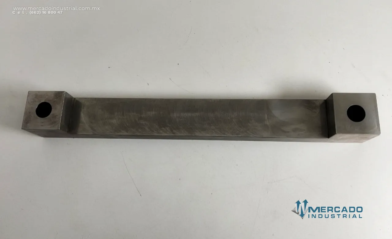 Placa metálica 17'' parte A002368-01 marca CAT