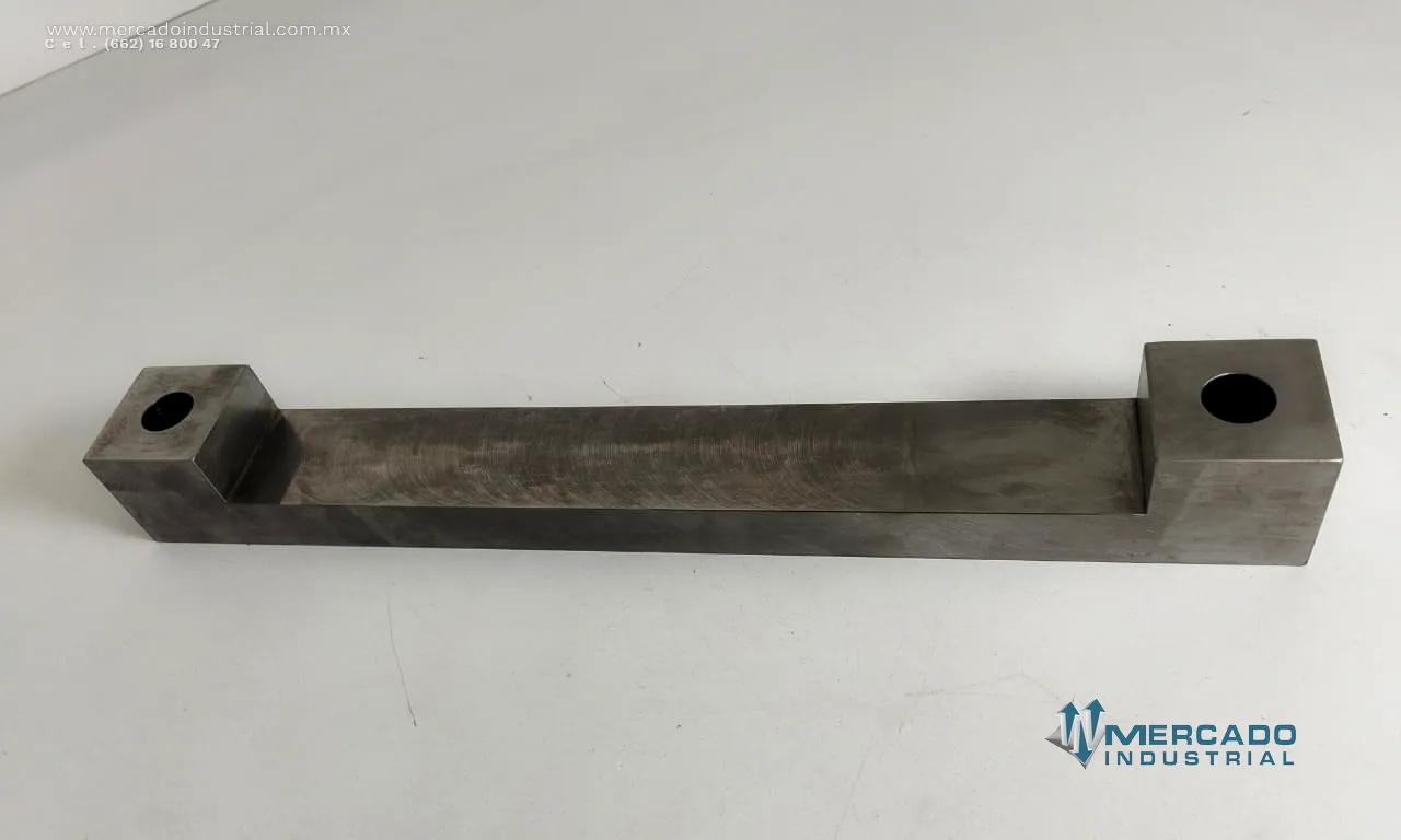 Placa metálica 17'' parte A002368-01 marca CAT