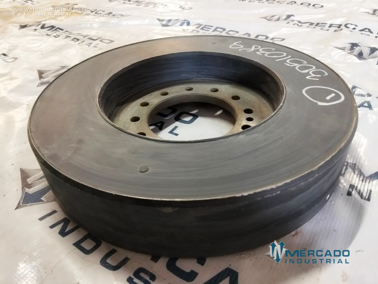 Amortiguador viscoso de vibraciones 15 1/2" parte 3093729 marca Cummins