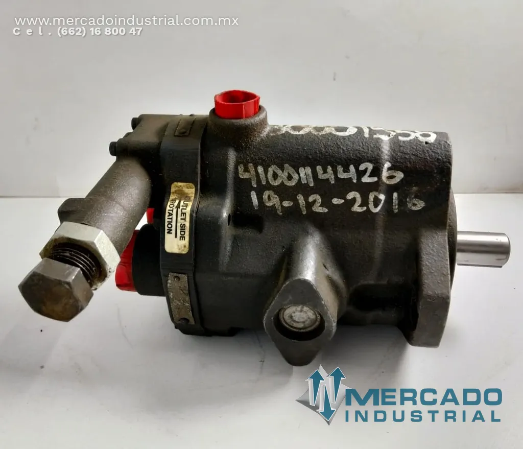 Bomba hidráulica de pistones axiales de desplazamiento variable 3000 PSI modelo PVB5 RSY marca Vickers