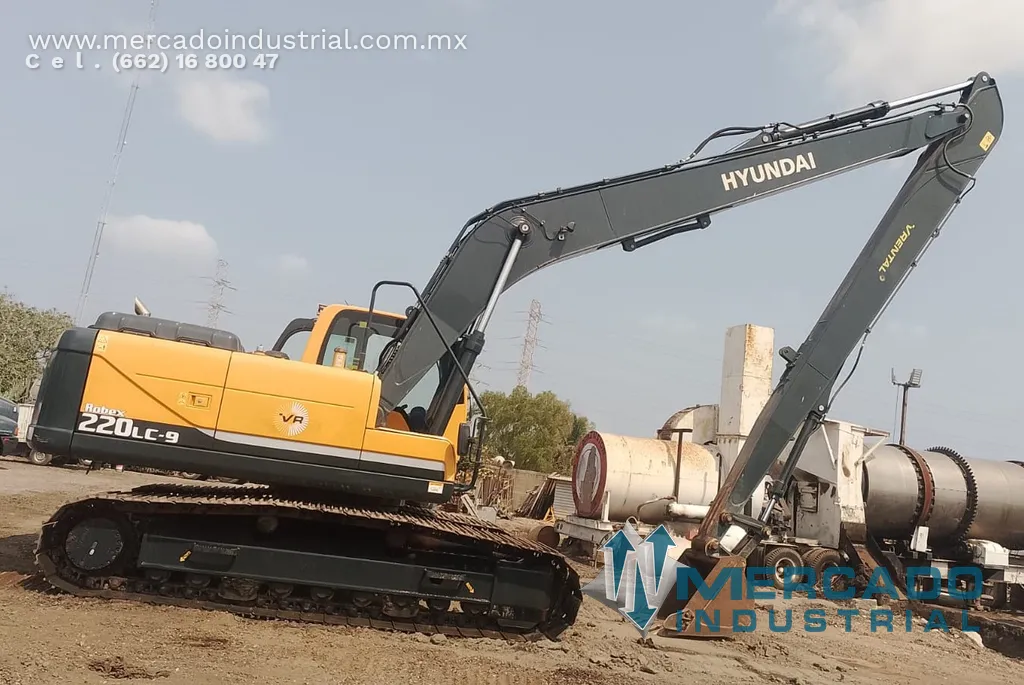 Excavadora hidráulica de brazo largo modelo R220LC-9SB marca HYUNDAI