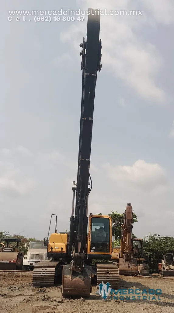 Excavadora hidráulica de brazo largo modelo R220LC-9SB marca HYUNDAI