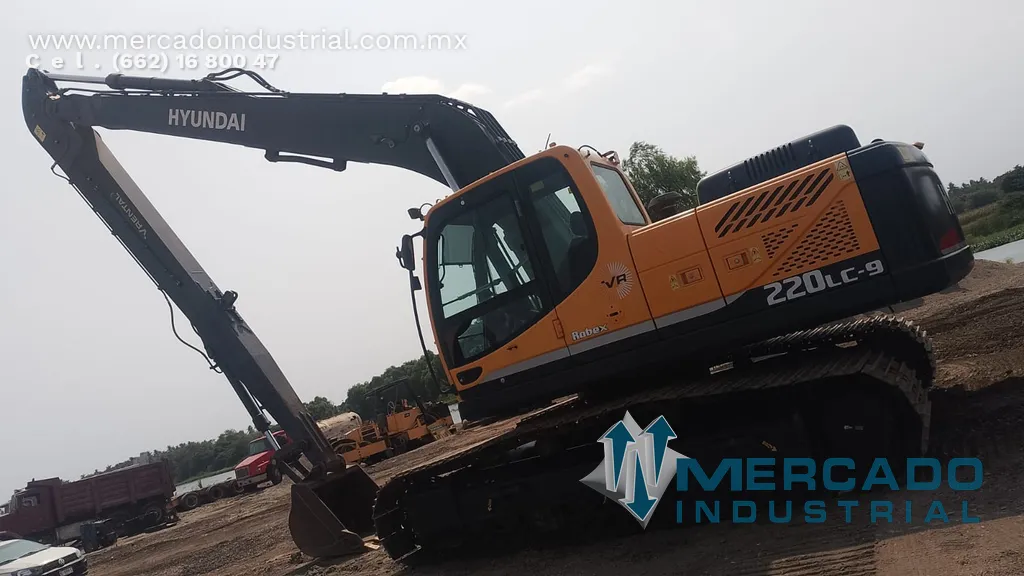 Excavadora hidráulica de brazo largo modelo R220LC-9SB marca HYUNDAI