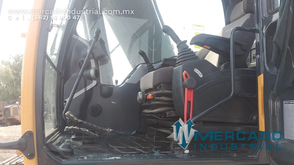 Excavadora hidráulica de brazo largo modelo R220LC-9SB marca HYUNDAI