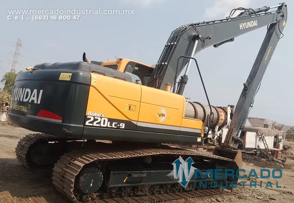 Excavadora hidráulica de brazo largo modelo R220LC-9SB marca HYUNDAI