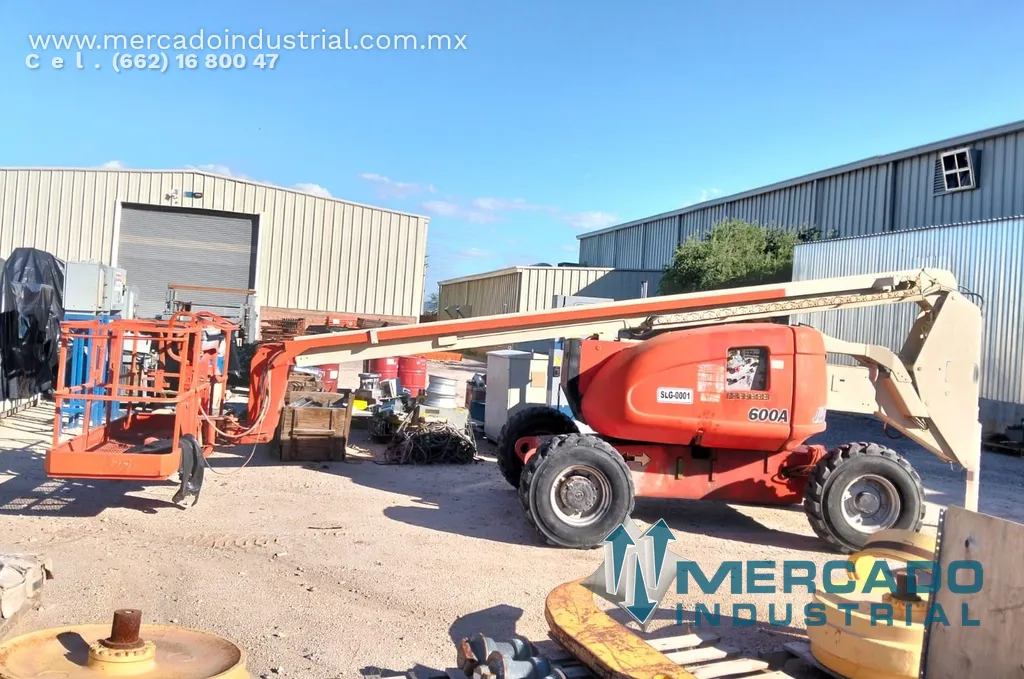 Escalera telescópica modelo 600A marca JLG LIFT
