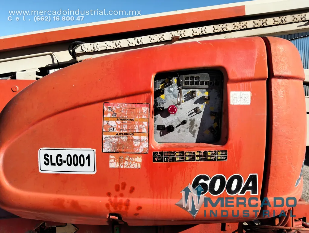 Escalera telescópica modelo 600A marca JLG LIFT