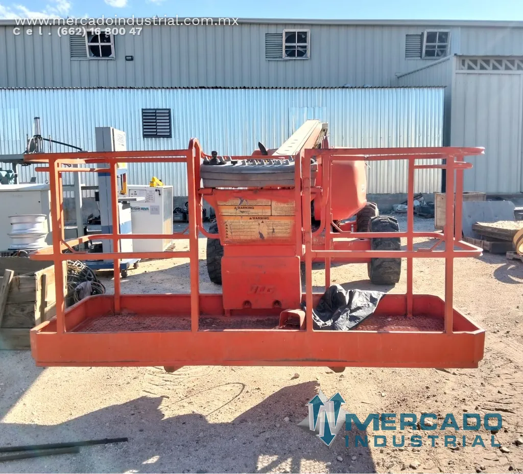 Escalera telescópica modelo 600A marca JLG LIFT
