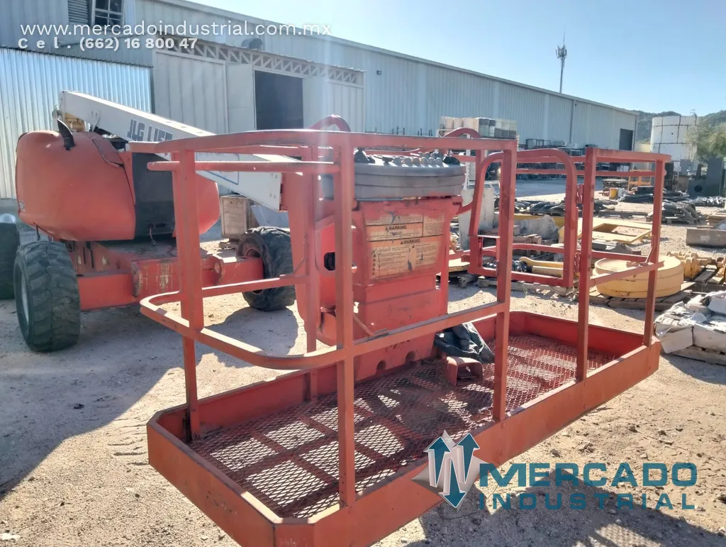 Escalera telescópica modelo 600A marca JLG LIFT