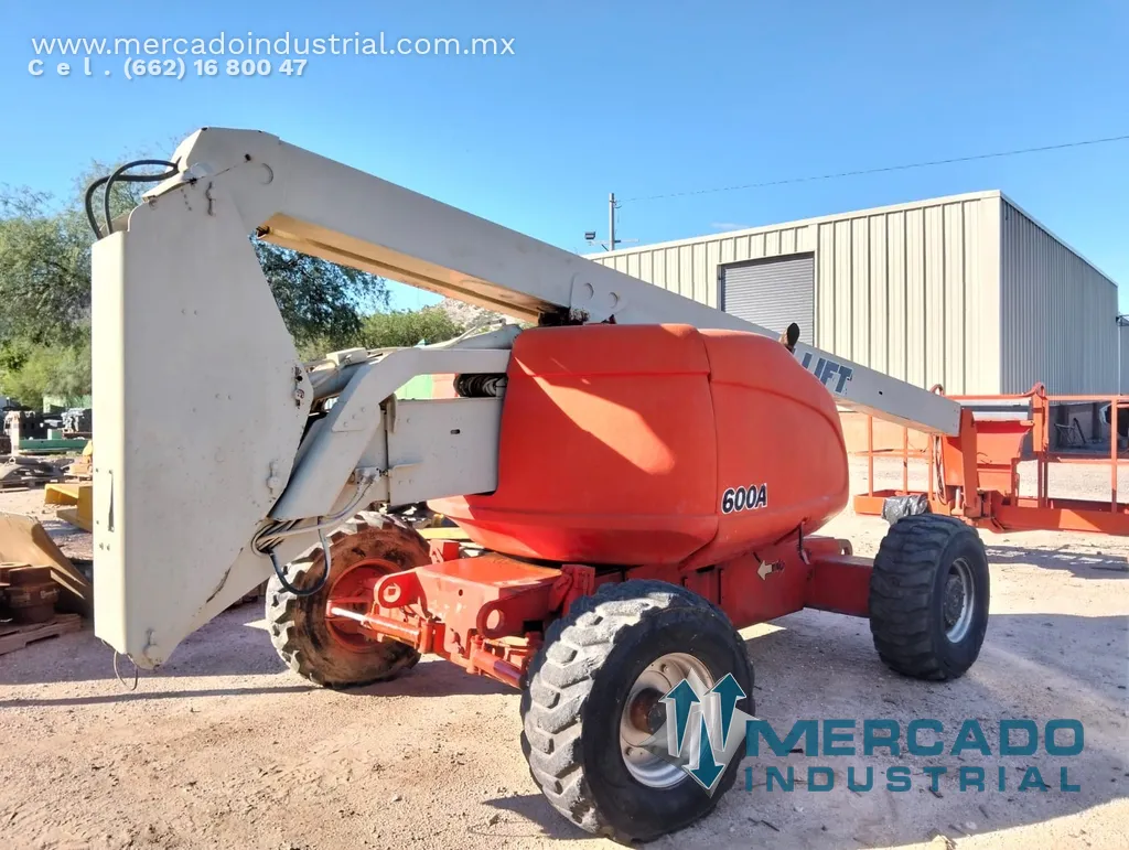 Escalera telescópica modelo 600A marca JLG LIFT